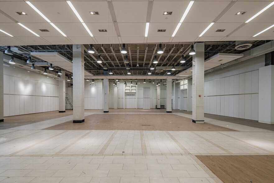 More Photos Of 423 88th St, Brooklyn Parking Garage For Sale