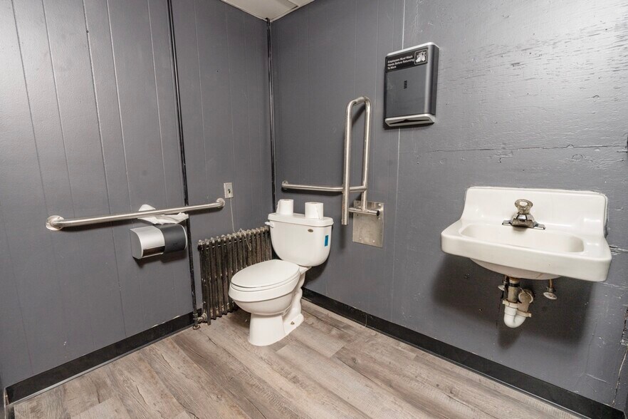 More Photos Of 345 New London Tpke, Glastonbury Unknown For Lease