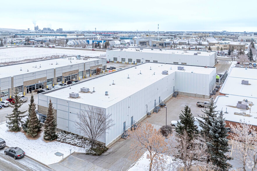 More Photos Of 11211 180 St NW, Edmonton Flex For Sale