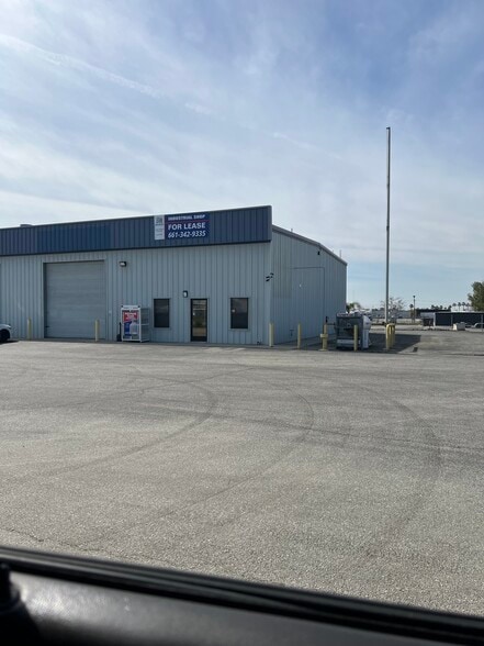 Primary Photo Of 8032 Dimiller Dr, Bakersfield Warehouse For Lease