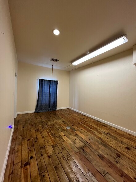 More Photos Of 513 Thompson Ln, Austin Flex For Lease