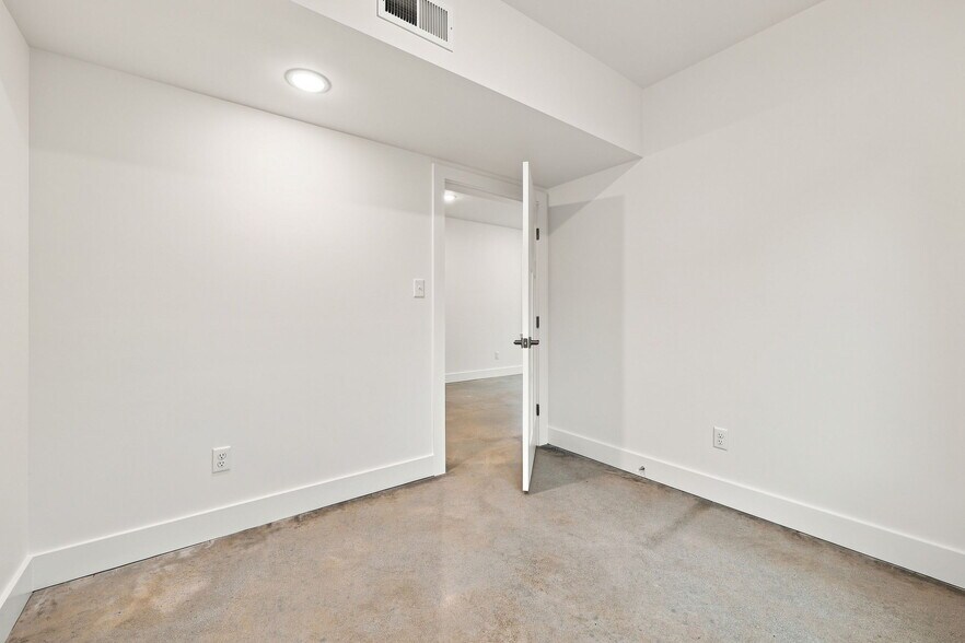 More Photos Of 112 Buckroe Ave, Hampton Storefront Retail Residential For Sale
