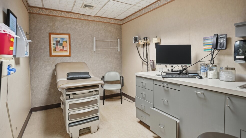 More Photos Of 123 Stewart Ave, Hicksville Medical For Sale