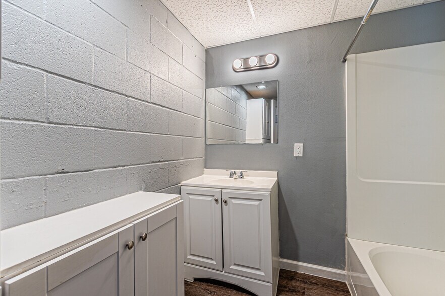 More Photos Of 450 E Hurst Blvd, Hurst Apartments For Sale