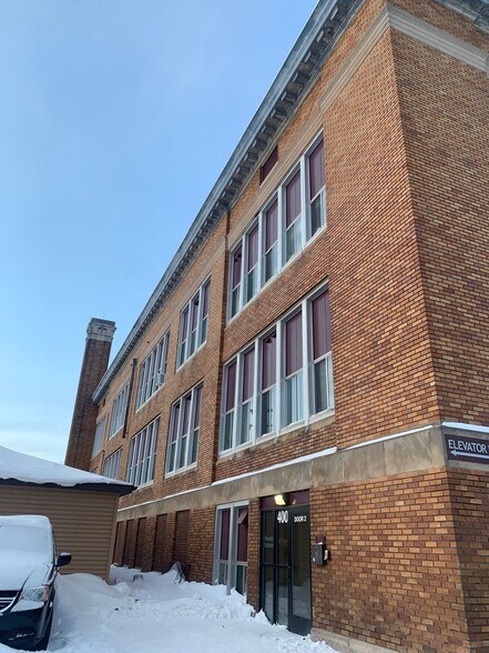 More Photos Of 400 1st Ave SW, Chisholm Apartments For Sale