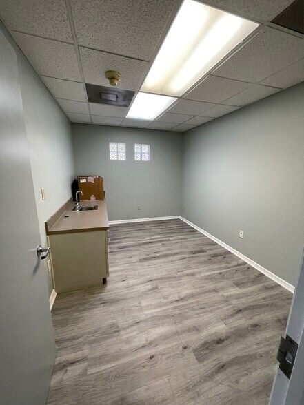 More Photos Of 675 Peachwood Dr, Deland Medical For Lease