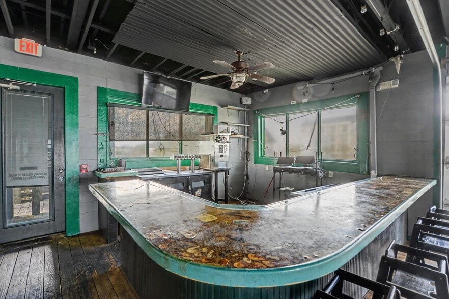More Photos Of 113 S Beach Blvd, Bay Saint Louis Restaurant For Sale