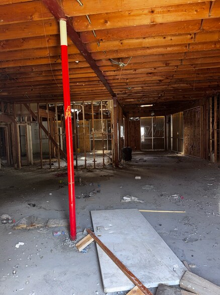 More Photos Of 311 N Indian Canyon Dr, Palm Springs General Retail For Sale