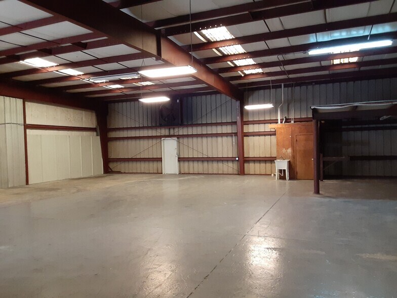 More Photos Of 2400 Smith St, Kissimmee Warehouse For Lease