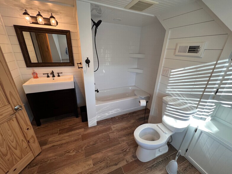 More Photos Of 13728 E I25 Frontage Rd, Mead Industrial For Sale