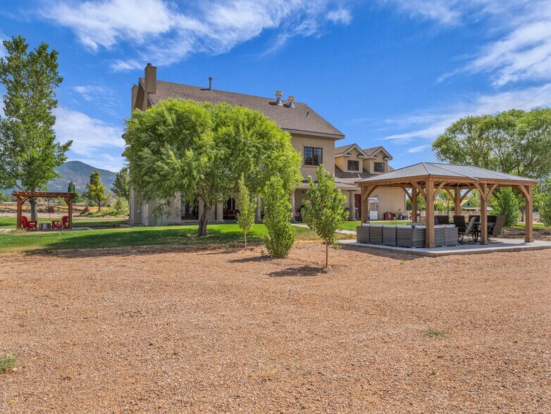 More Photos Of 135 E 200 N, Kanosh Hospitality For Sale