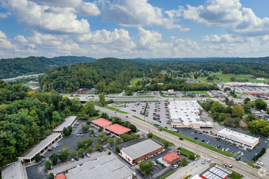 More Photos Of 2910 Tazewell Pike, Knoxville Medical For Lease
