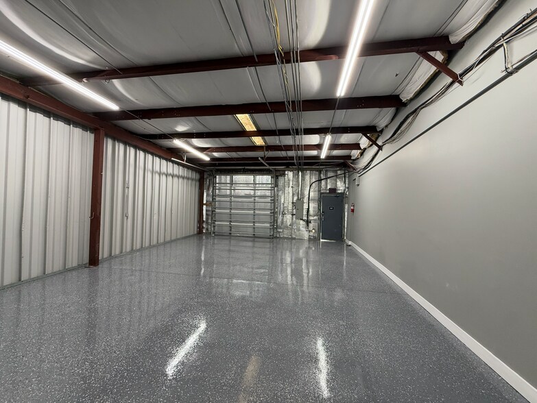 More Photos Of 1235 Boone Hill Rd, Summerville Flex For Lease