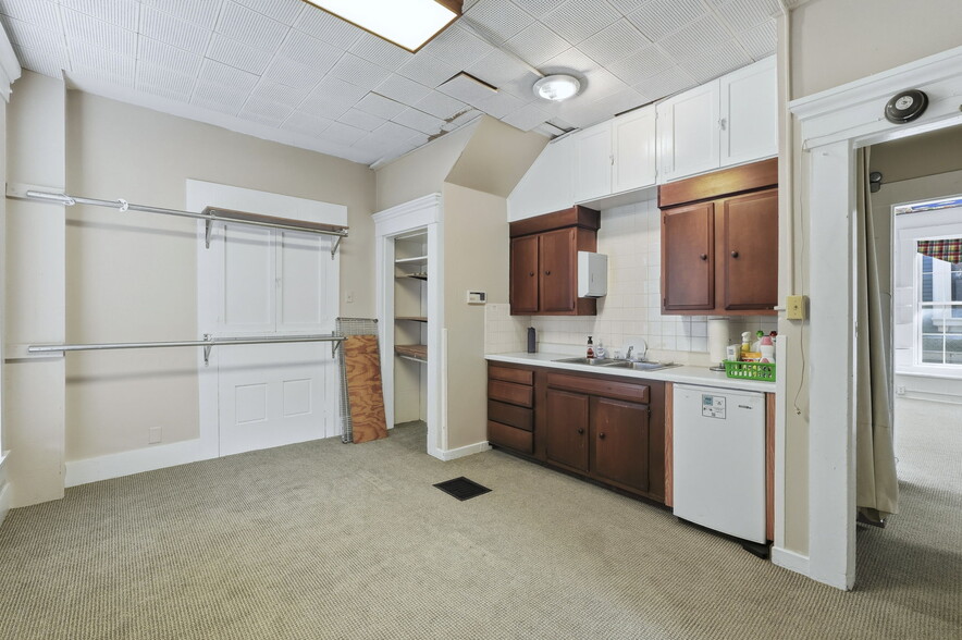 More Photos Of 607 E Charles St, Muncie General Retail For Sale