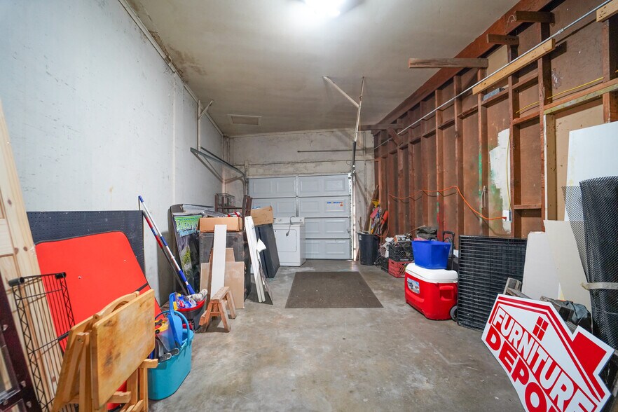 More Photos Of 802 North St, Victoria General Retail For Sale