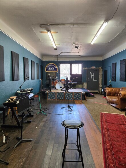 More Photos Of 1679-1681 W University Ave, Saint Paul Storefront For Sale