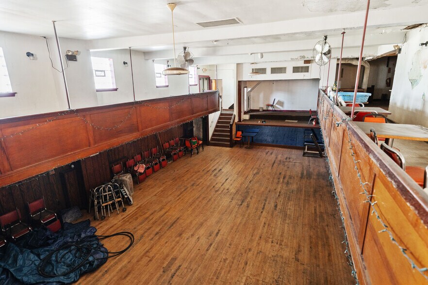 More Photos Of 1098 Duss Ave, Ambridge Restaurant For Sale