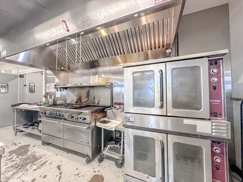 More Photos Of 215 E 2nd St, Bartlesville Auto Repair For Sale