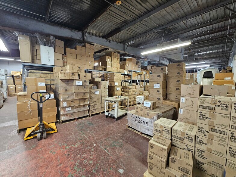More Photos Of 758 Halekauwila Street, Honolulu General Retail For Sale