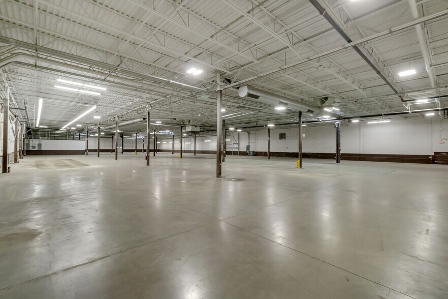 More Photos Of 340 Nagel Dr, Cheektowaga Distribution For Lease