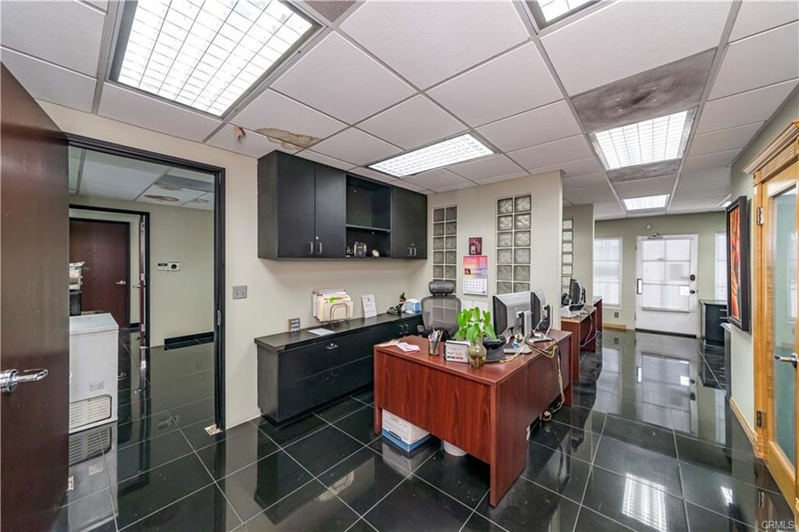 More Photos Of 17220 Newhope St, Fountain Valley Loft Creative Space For Sale