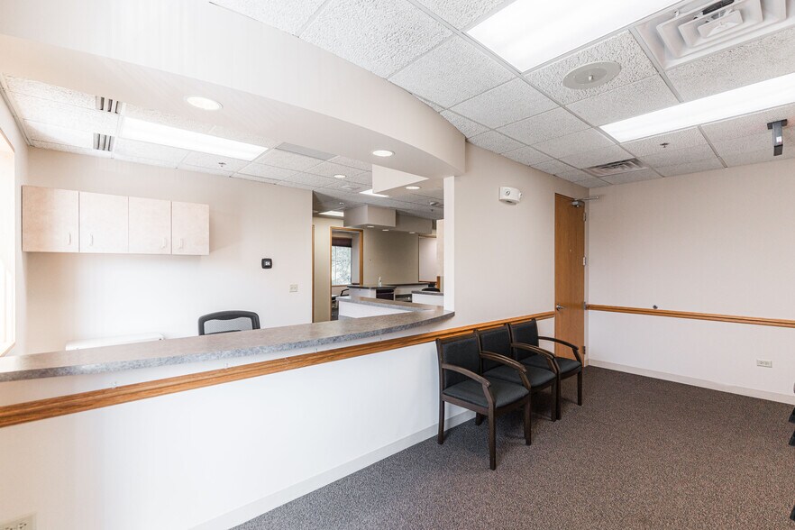 More Photos Of 290 Springfield Dr, Bloomingdale Medical For Lease