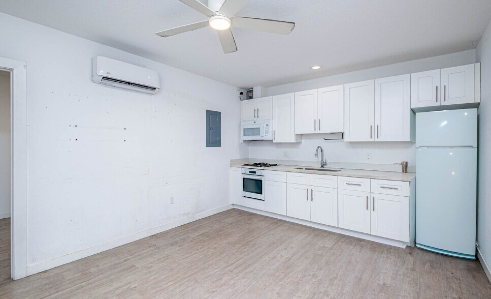 More Photos Of 90184 Overseas Hwy, Tavernier Restaurant For Lease