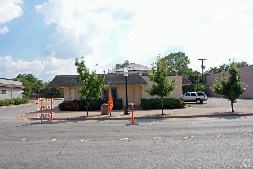 More Photos Of 951 W Magnolia Ave, Fort Worth Office For Lease