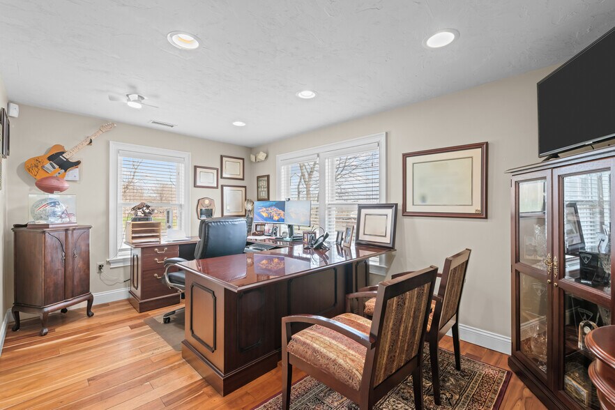 More Photos Of 385 South St, Shrewsbury Office For Sale