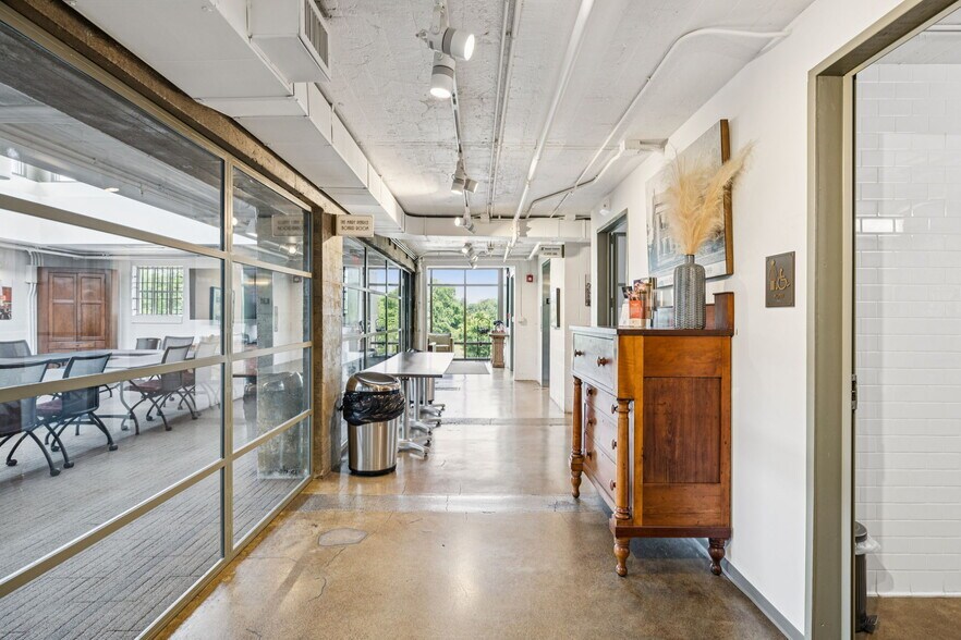 More Photos Of 112 Bridge St, Franklin Office For Sale