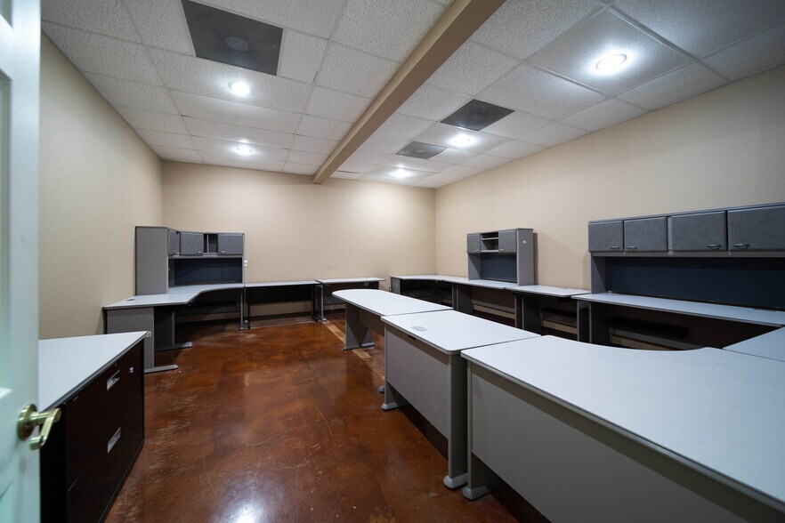 More Photos Of 2100 E Stan Schlueter Loop, Killeen Storefront Retail Office For Lease