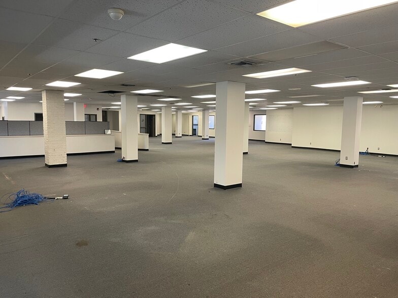 More Photos Of 423 N Campbell Ave, Springfield Manufacturing For Sale