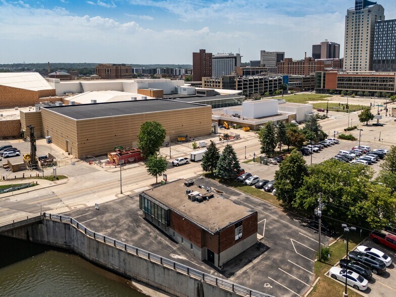 More Photos Of 307 E Center St, Rochester Office For Sale