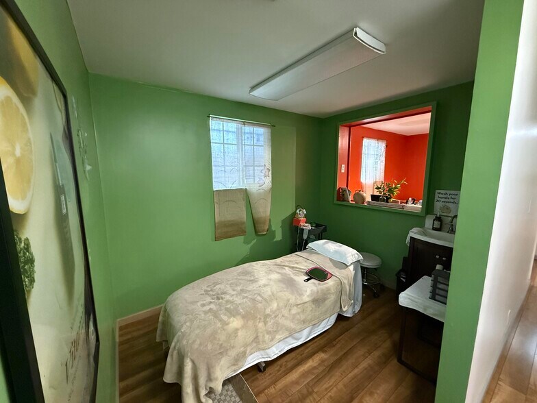 More Photos Of 11607-11609 W Washington Blvd, Los Angeles General Retail For Sale