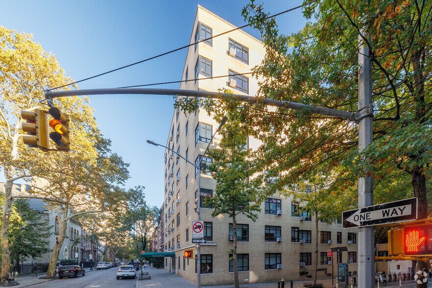 More Photos Of 100 Remsen St, Brooklyn Apartments For Sale