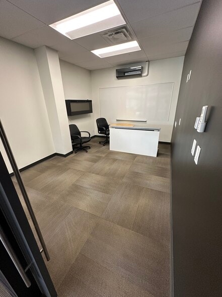 More Photos Of 6005 Gateway Blvd, Edmonton Office For Lease