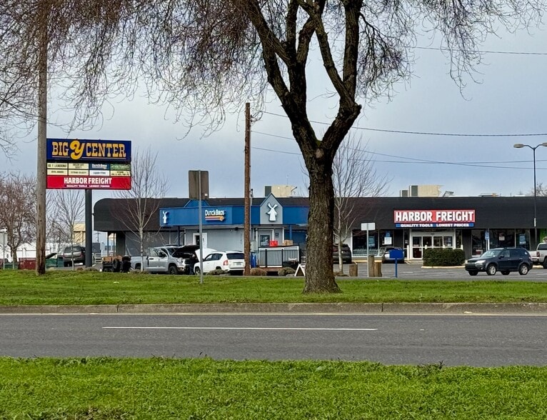More Photos Of 2175 W 7th Ave, Eugene Freestanding For Lease