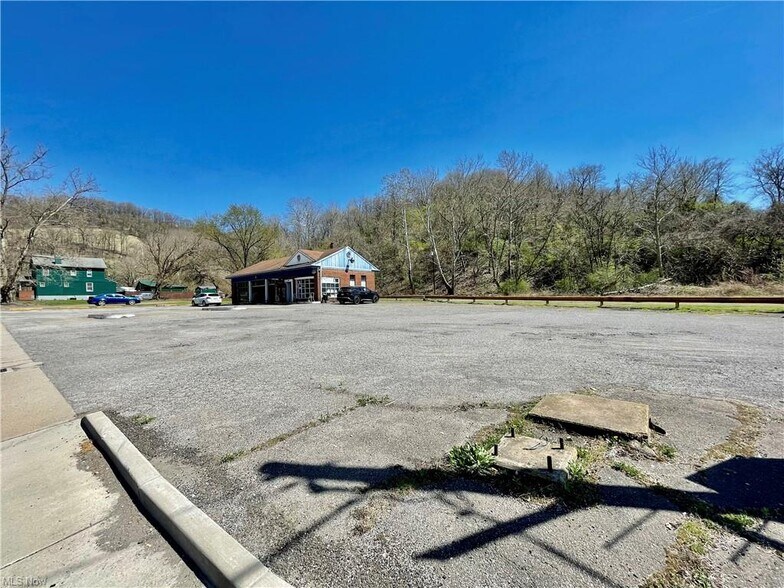 More Photos Of 300 Pennsylvania Ave, Weirton Flex For Sale