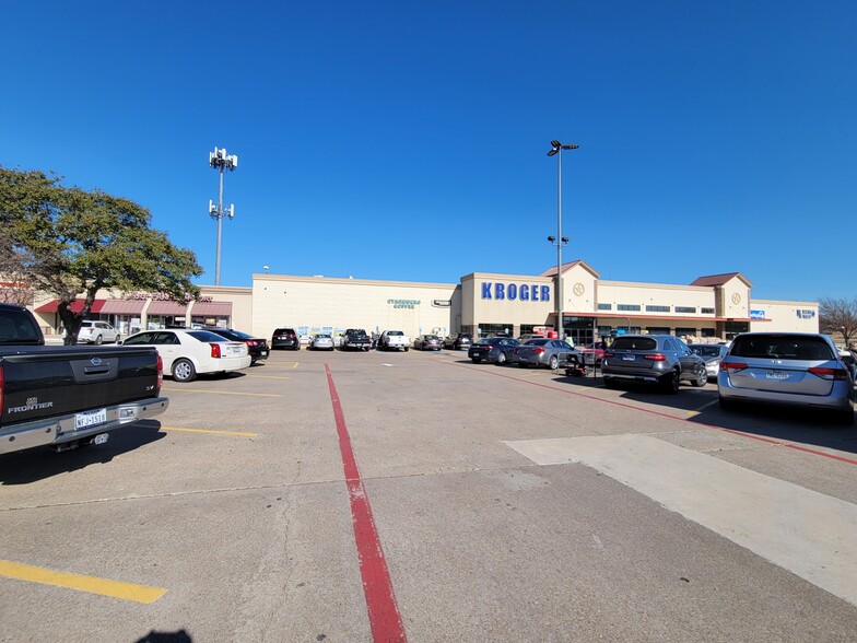 Primary Photo Of 4001-4101 W Green Oaks Blvd, Arlington Unknown For Lease