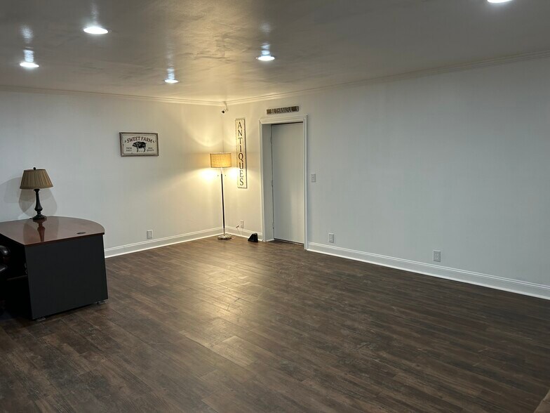More Photos Of 7754 S State Route 73, Wilmington Flex For Lease