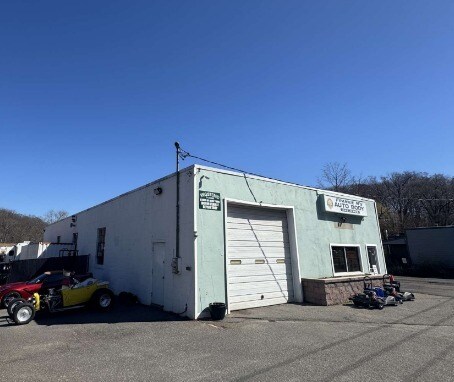 More Photos Of 419 W Main St, Smithtown Auto Repair For Sale