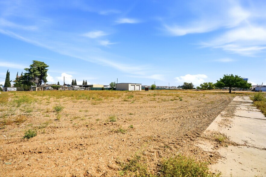 More Photos Of 1260 Buttonwillow Ave, Reedley Warehouse For Sale