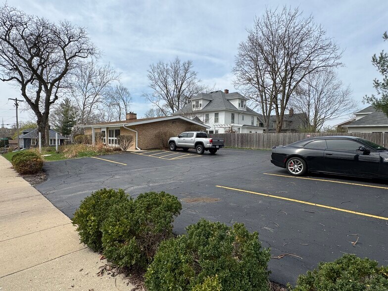 More Photos Of 207 Webster St, Batavia Office Residential For Lease