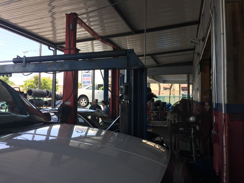 More Photos Of 3151 NW 17th Ave, Miami Auto Repair For Sale