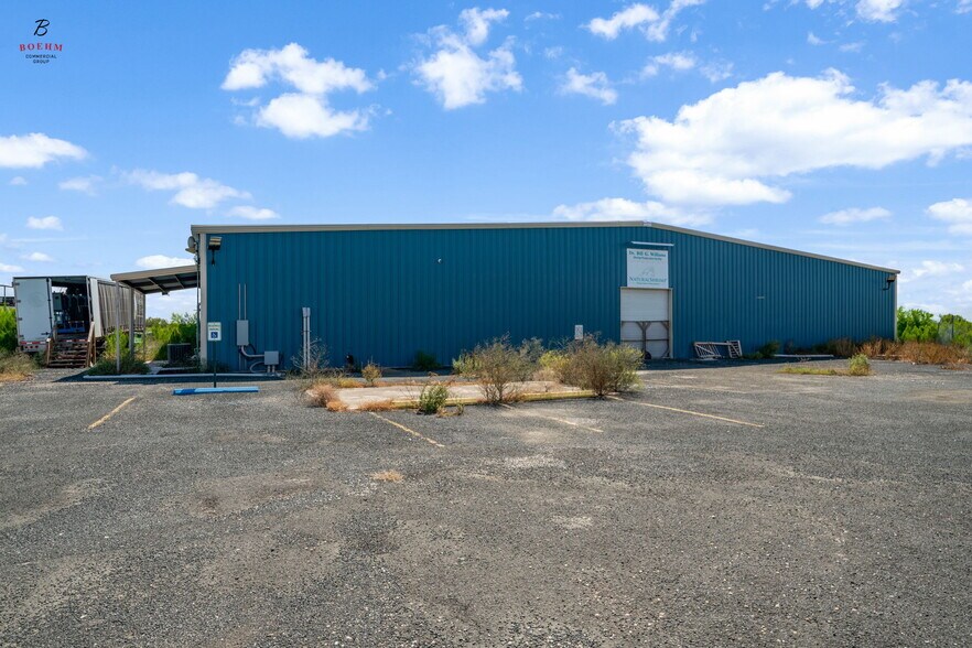 More Photos Of 833 County Road 583, La Coste Research And Development For Sale