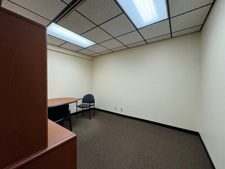 More Photos Of 8396 Mississippi St, Merrillville Office Residential For Lease