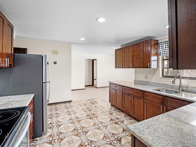 More Photos Of 6070 Minton Rd NW, Palm Bay Office For Sale