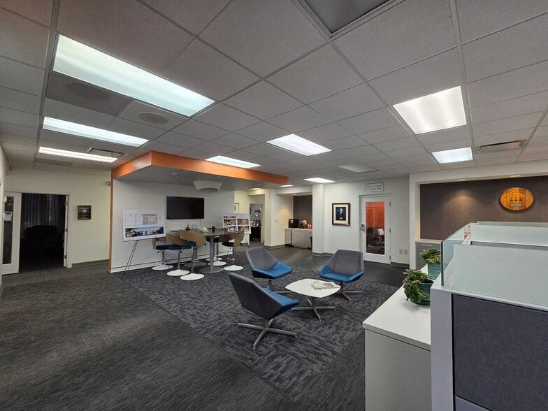 More Photos Of 3336 Washburn Ave, Charlotte Office For Lease