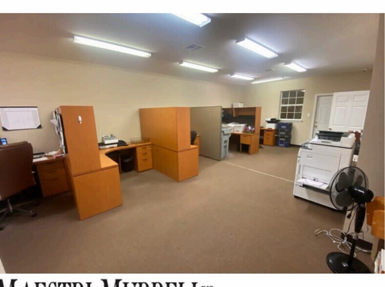 More Photos Of 6756 Langley Dr, Baton Rouge Warehouse For Lease