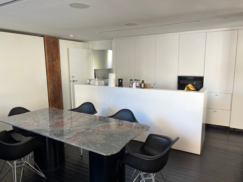 More Photos Of 1 E Cordova St, Vancouver Apartments For Lease